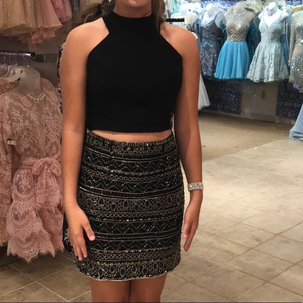Black short homecoming dress size 6 altered to a 4